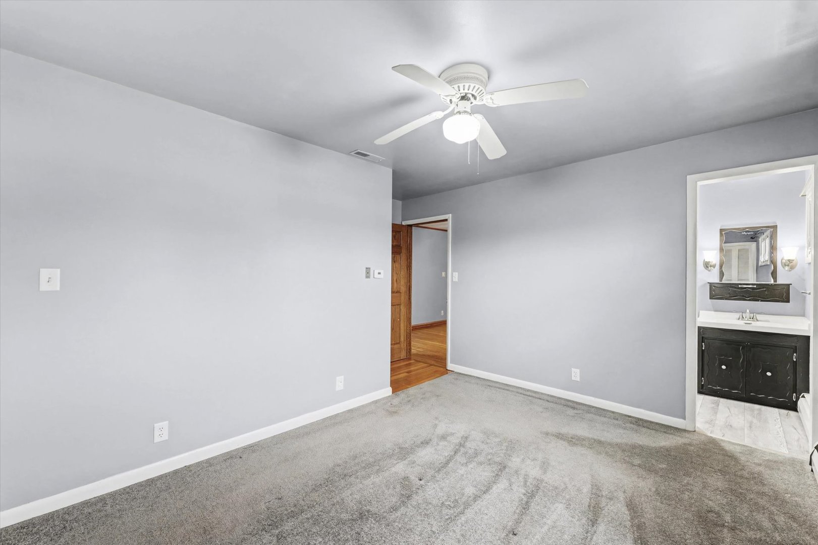 726 E Thompson Avenue, Hoopeston, IL 60942