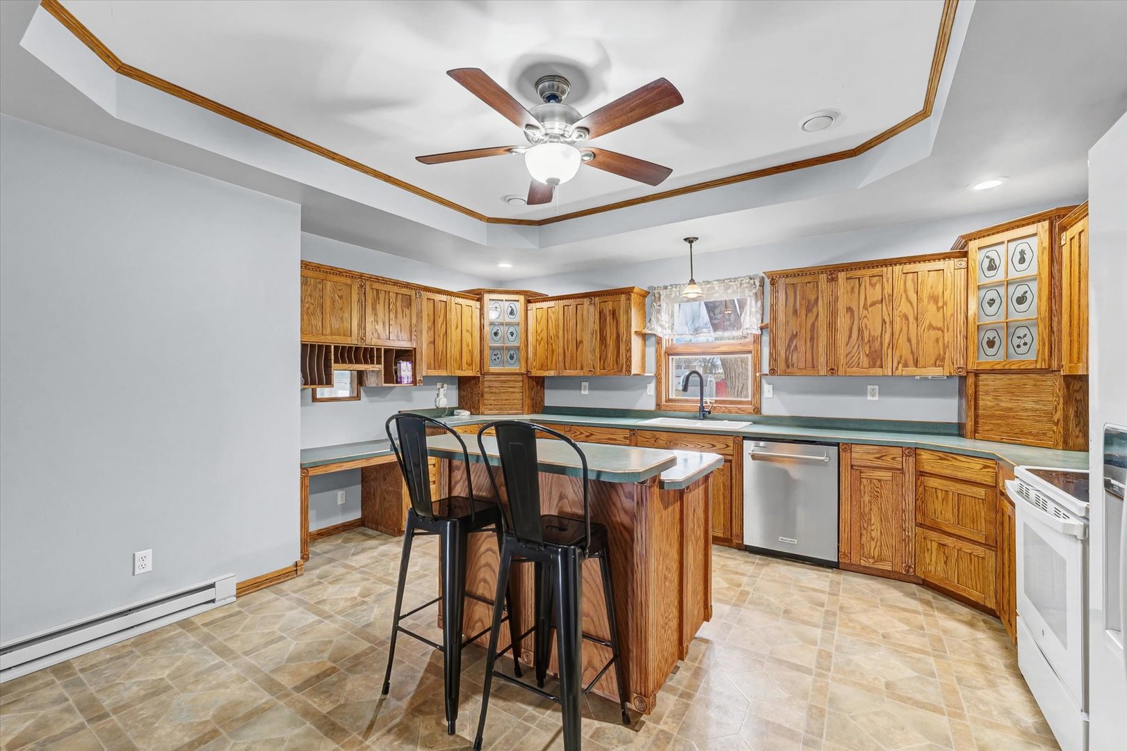 726 E Thompson Avenue, Hoopeston, IL 60942