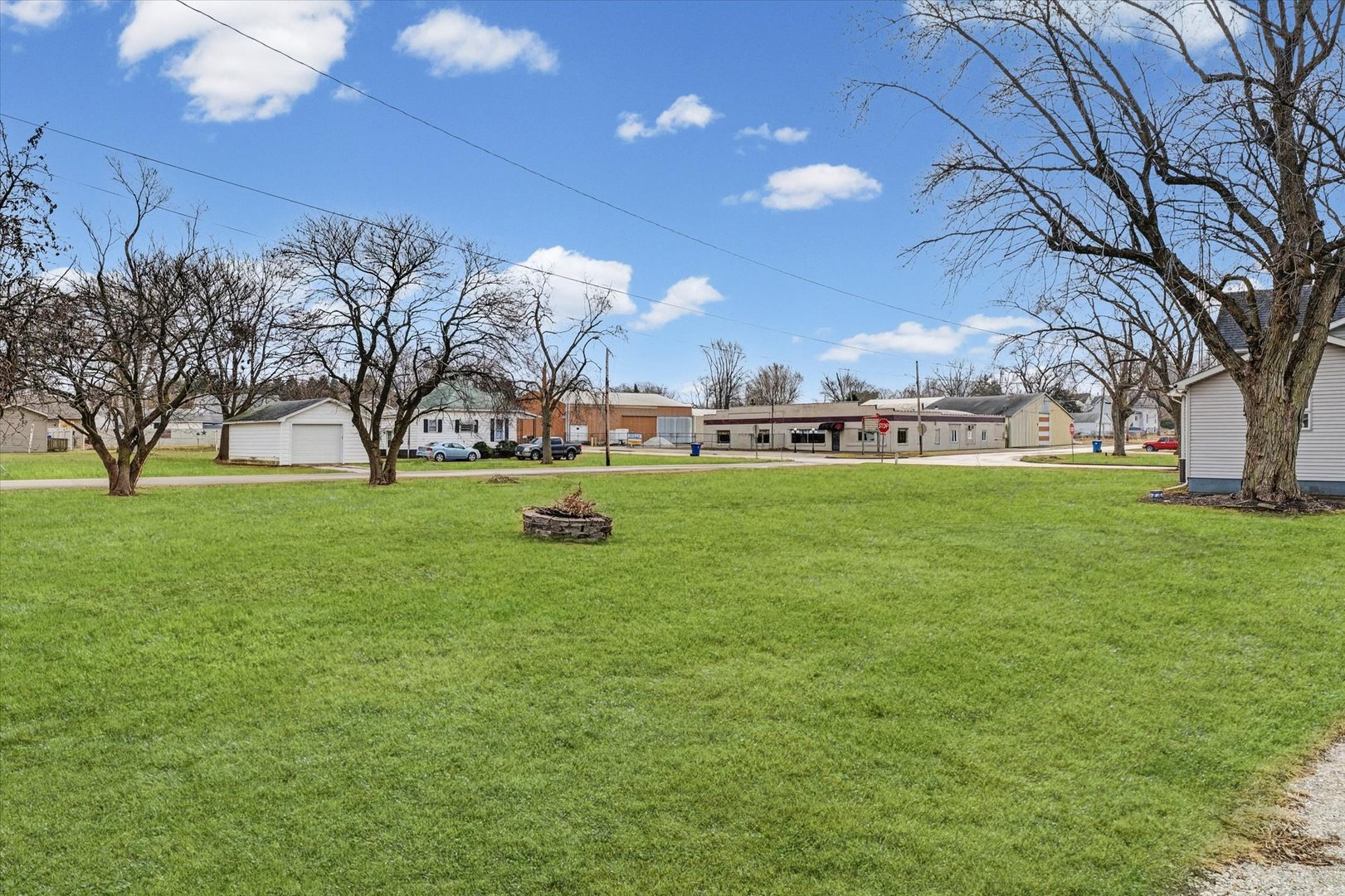 726 E Thompson Avenue, Hoopeston, IL 60942