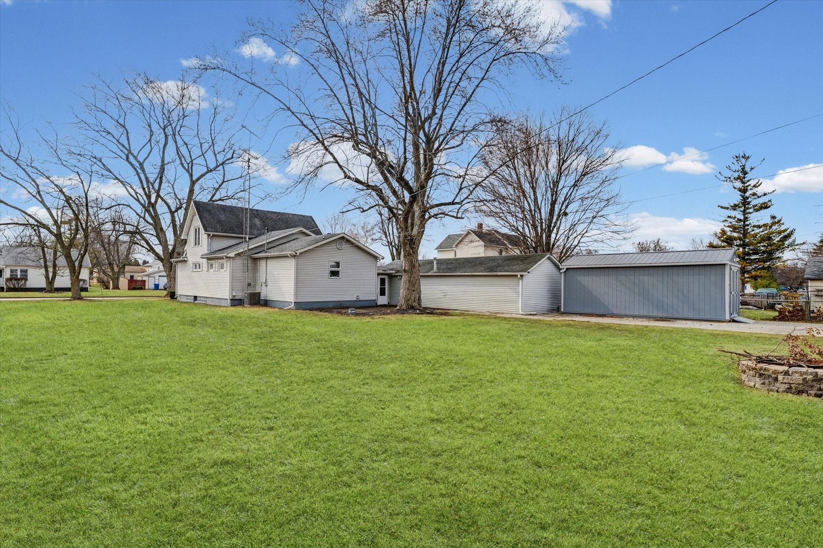 726 E Thompson Avenue, Hoopeston, IL 60942