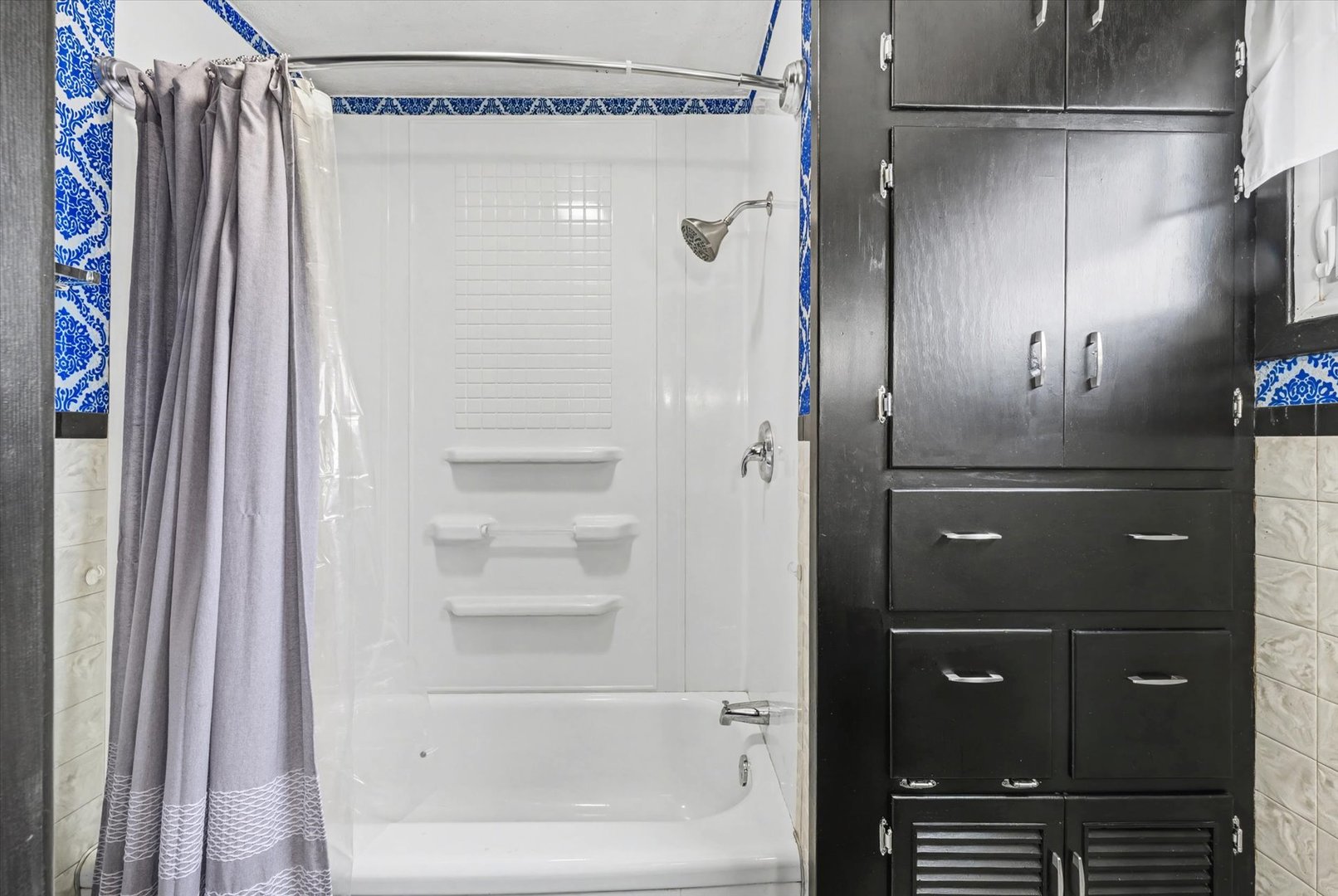 726 E Thompson Avenue, Hoopeston, IL 60942