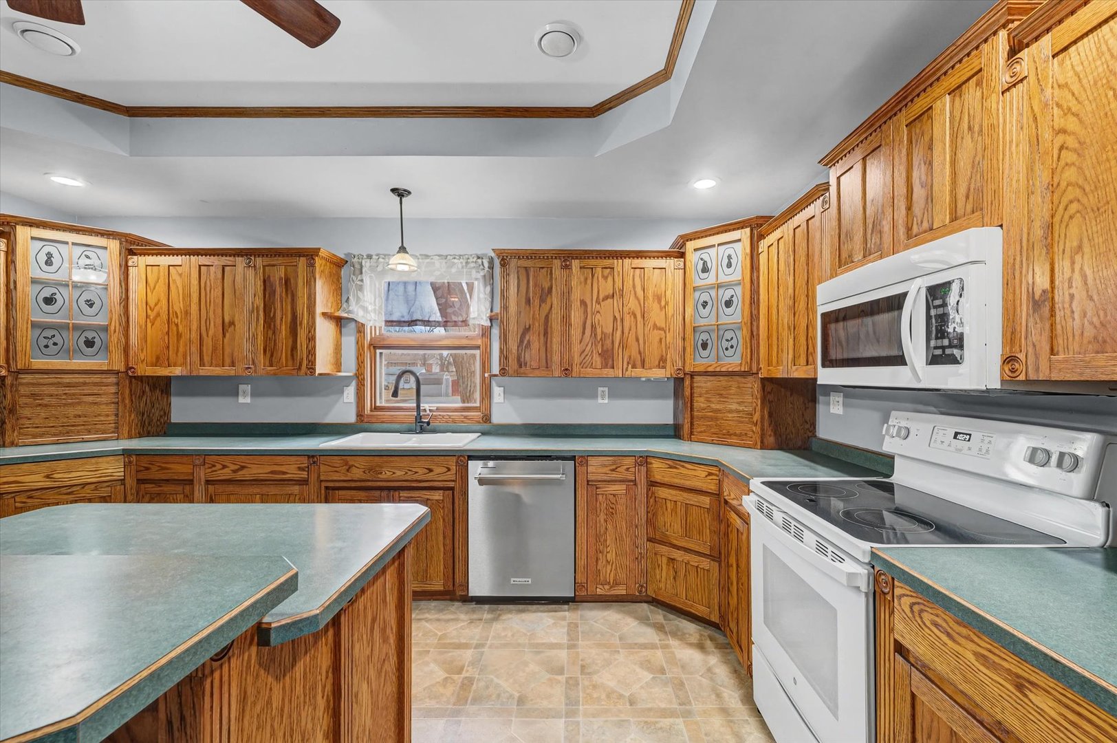 726 E Thompson Avenue, Hoopeston, IL 60942