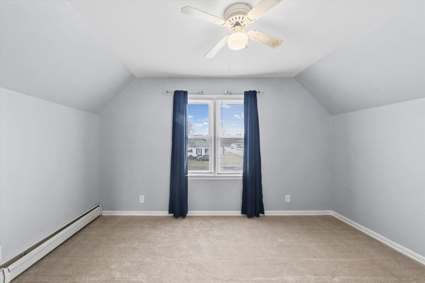 726 E Thompson Avenue, Hoopeston, IL 60942