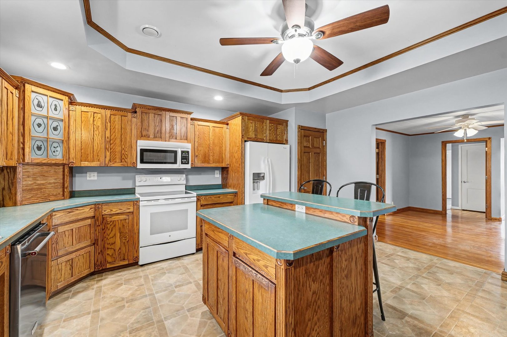 726 E Thompson Avenue, Hoopeston, IL 60942