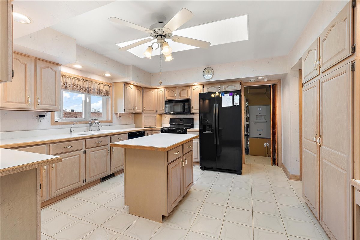 11118 S Natoma Avenue, Worth, IL 60482