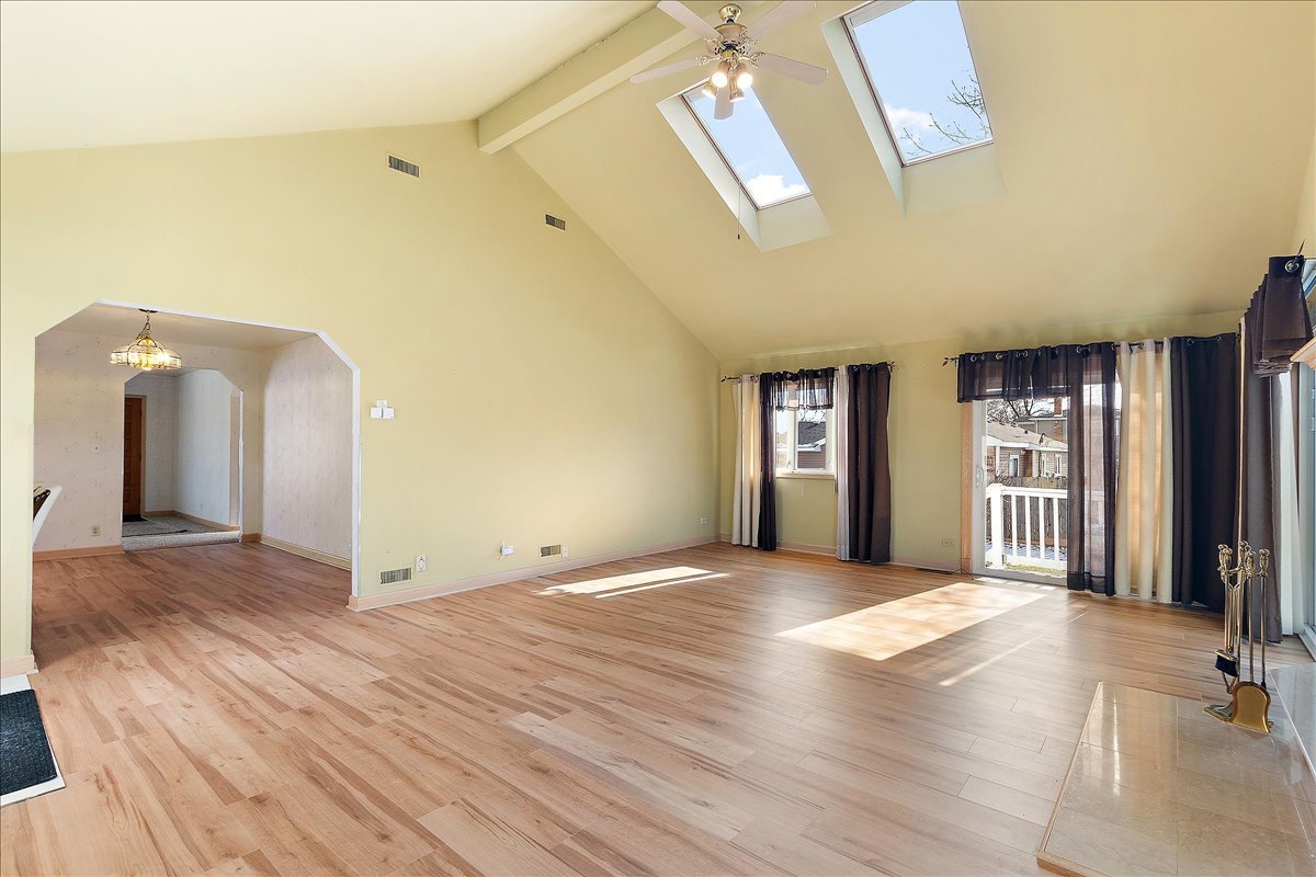 11118 S Natoma Avenue, Worth, IL 60482