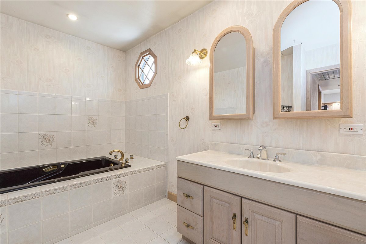 11118 S Natoma Avenue, Worth, IL 60482