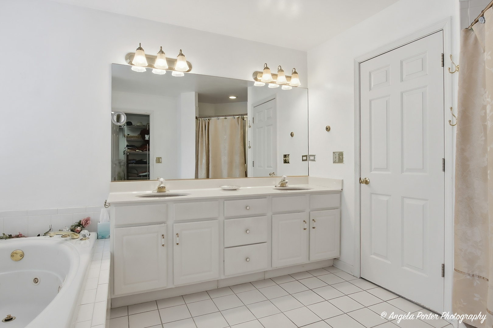 7390 Bittersweet Drive, Gurnee, IL 60031