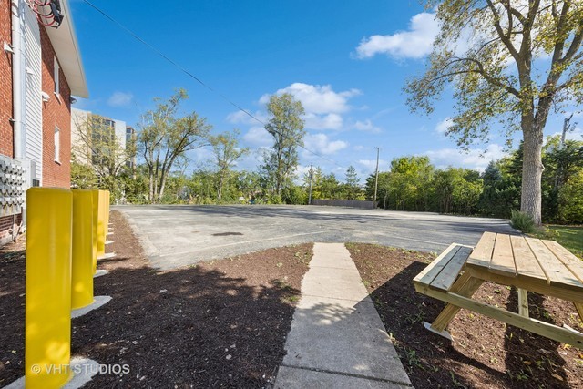 515 N Cass Avenue #3E, Westmont, IL 60559