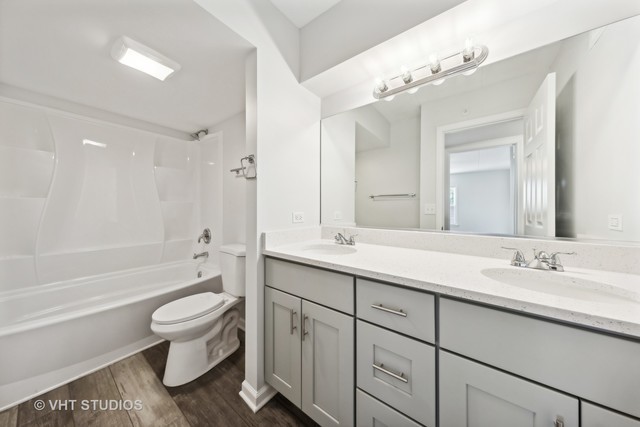 515 N Cass Avenue #3E, Westmont, IL 60559