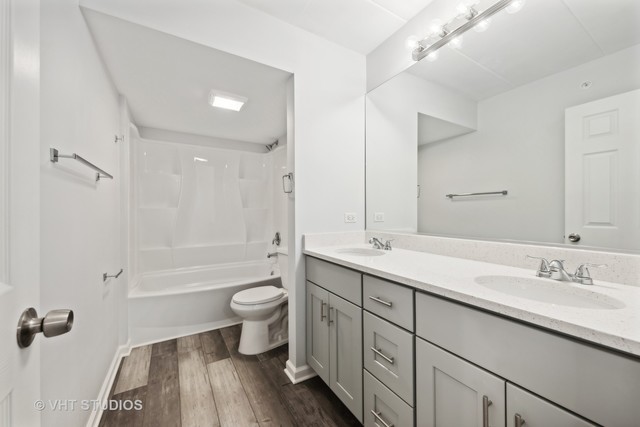 515 N Cass Avenue #3E, Westmont, IL 60559