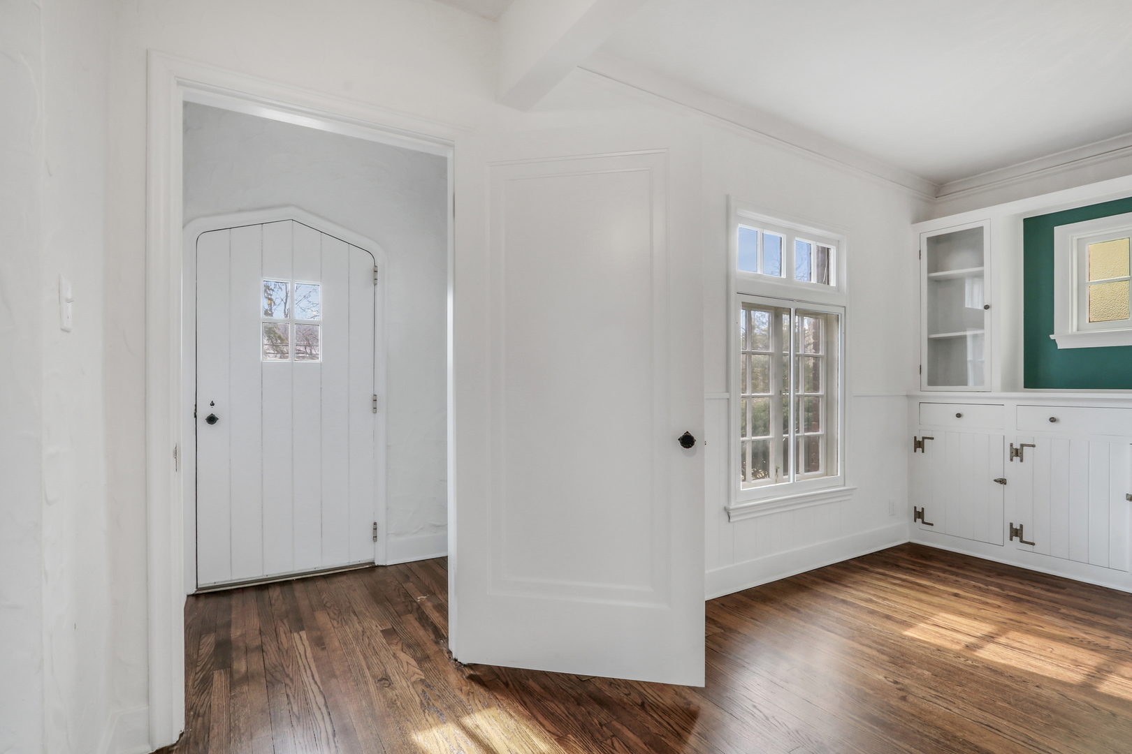 526 W Jackson Street, Woodstock, IL 60098