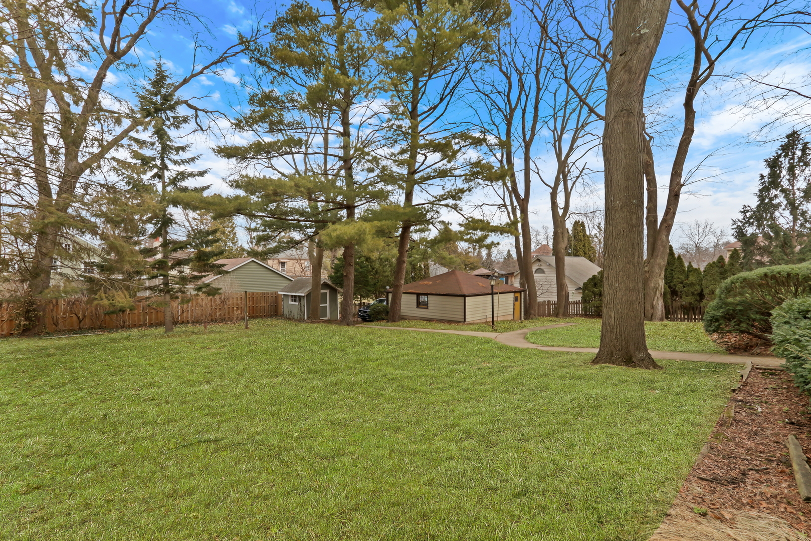 526 W Jackson Street, Woodstock, IL 60098