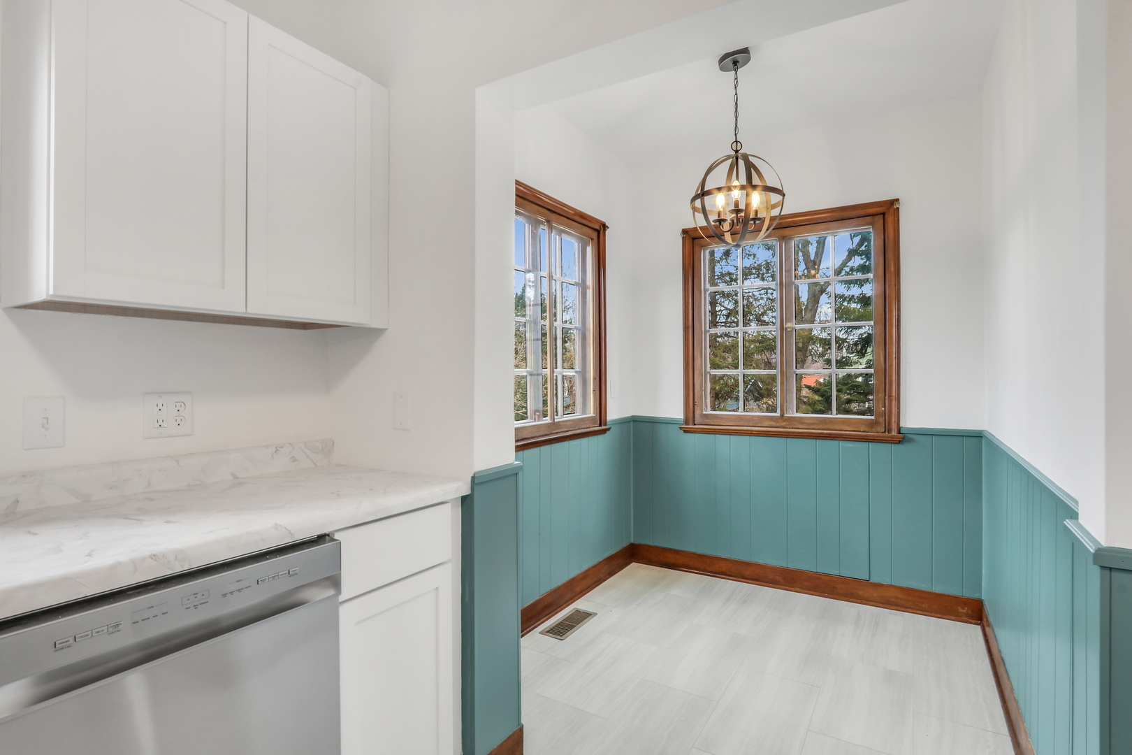 526 W Jackson Street, Woodstock, IL 60098