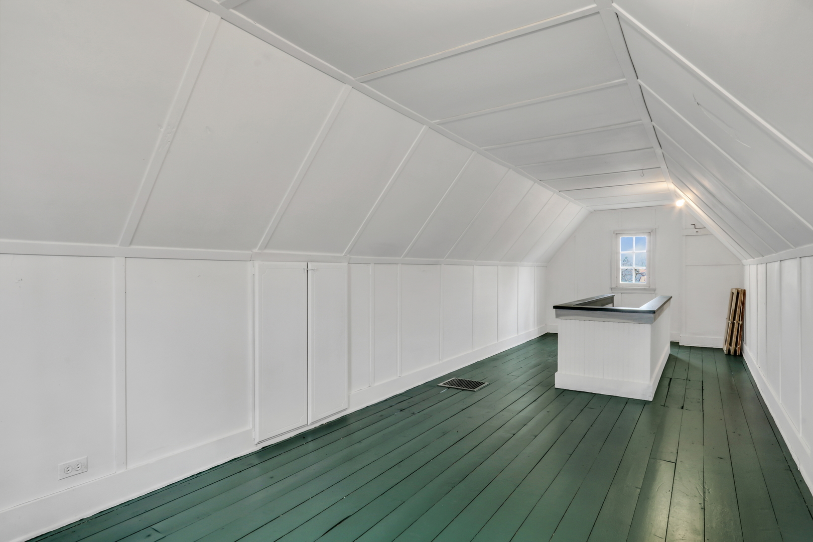 526 W Jackson Street, Woodstock, IL 60098