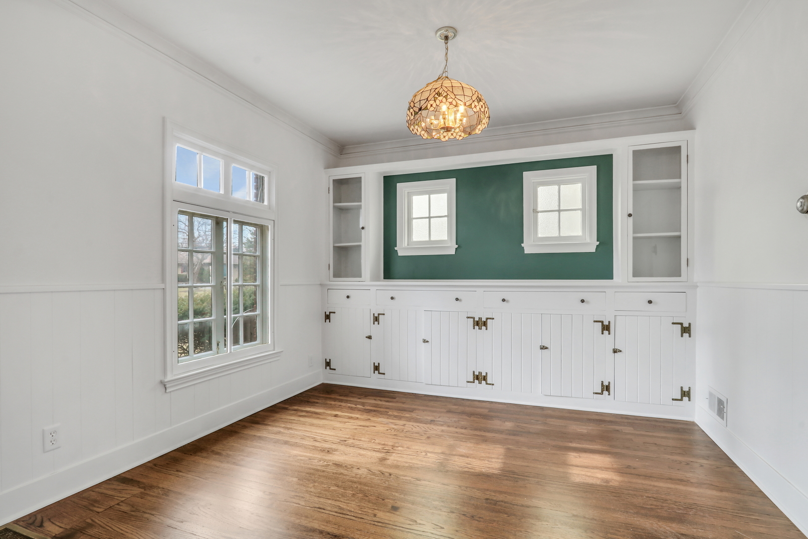 526 W Jackson Street, Woodstock, IL 60098