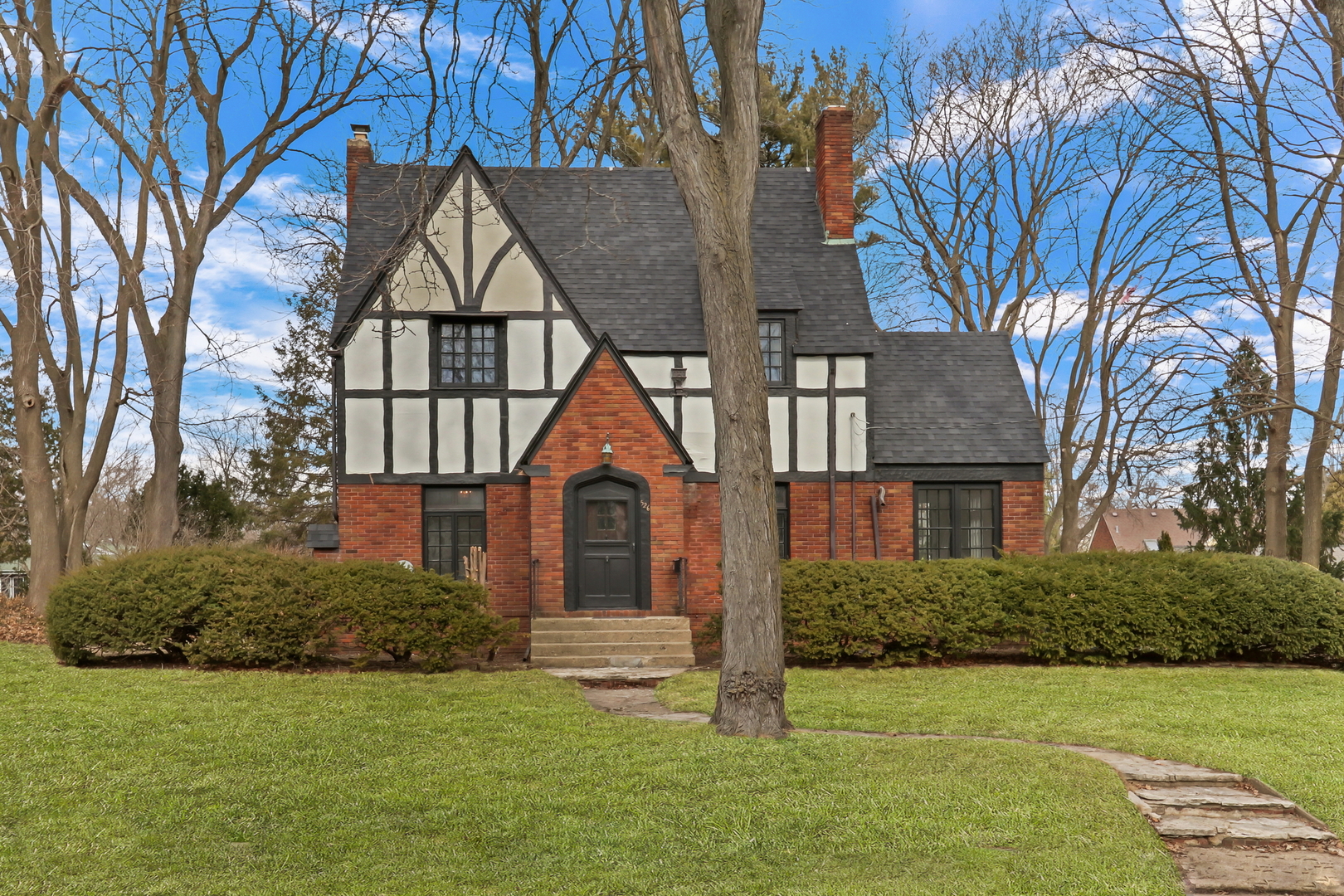 526 W Jackson Street, Woodstock, IL 60098