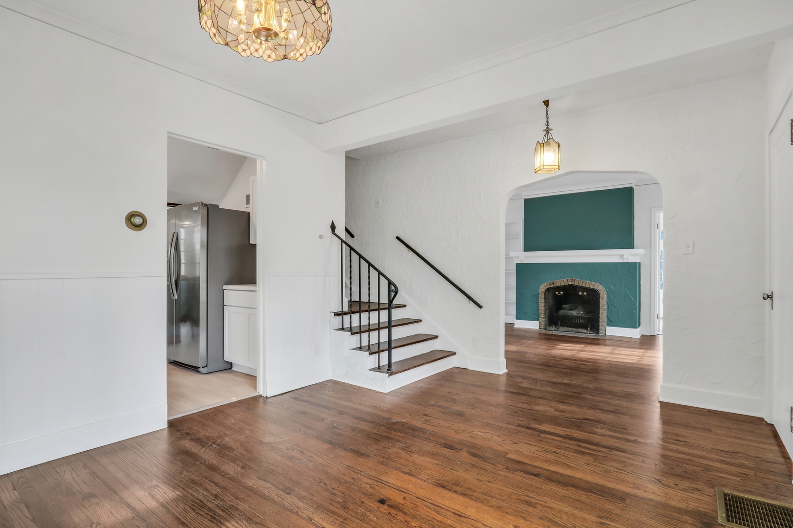 526 W Jackson Street, Woodstock, IL 60098