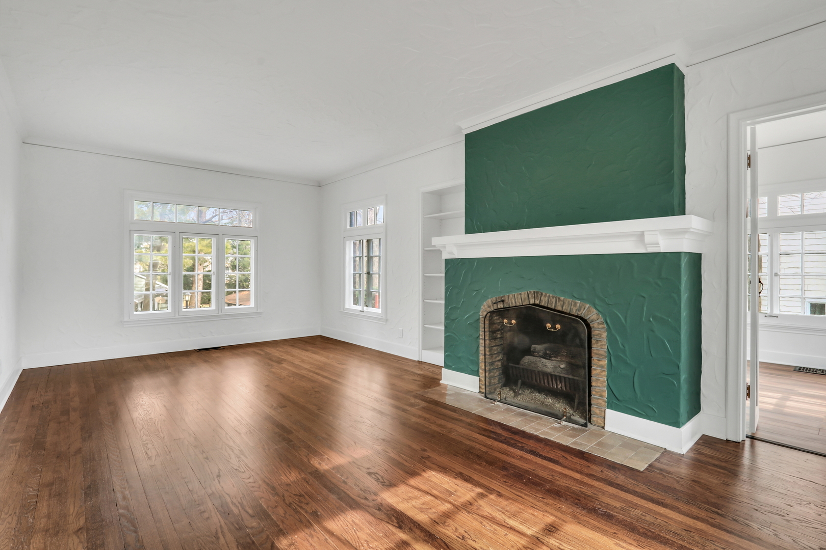 526 W Jackson Street, Woodstock, IL 60098