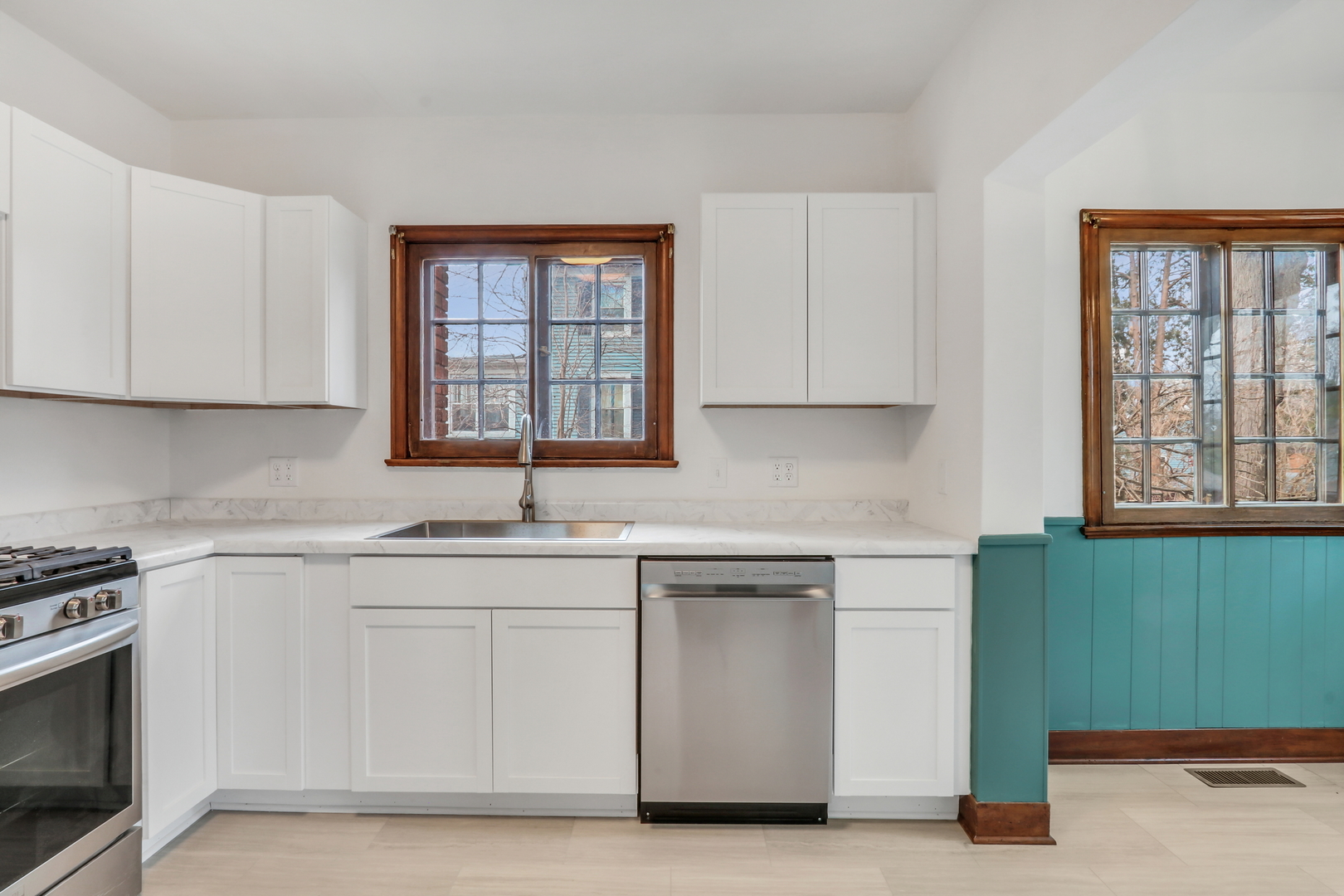 526 W Jackson Street, Woodstock, IL 60098