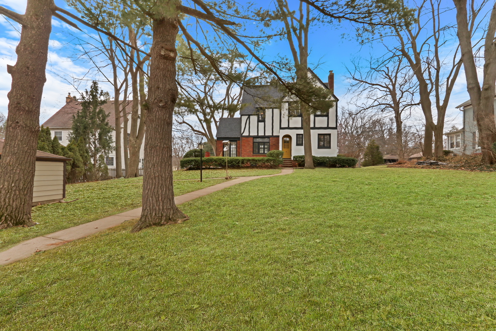 526 W Jackson Street, Woodstock, IL 60098