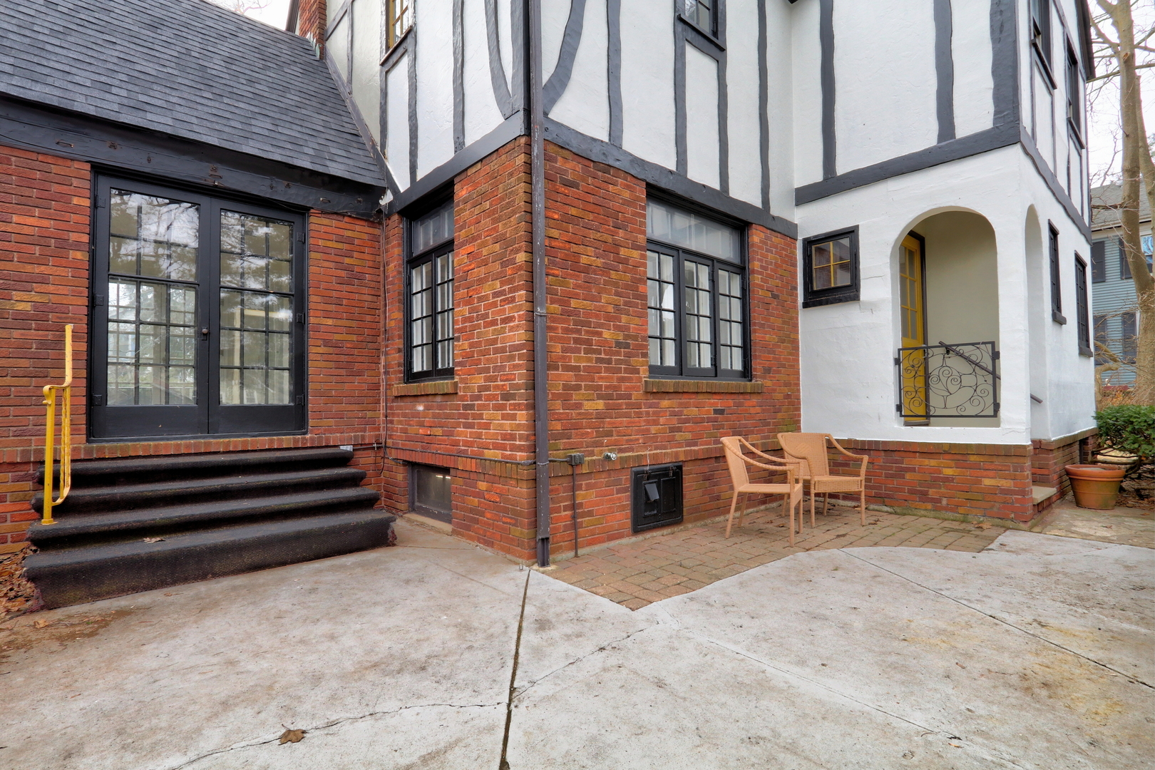 526 W Jackson Street, Woodstock, IL 60098