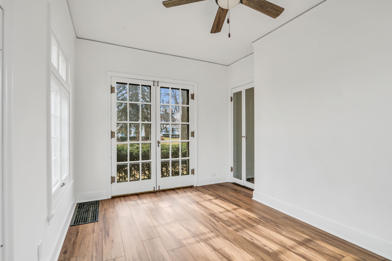 526 W Jackson Street, Woodstock, IL 60098