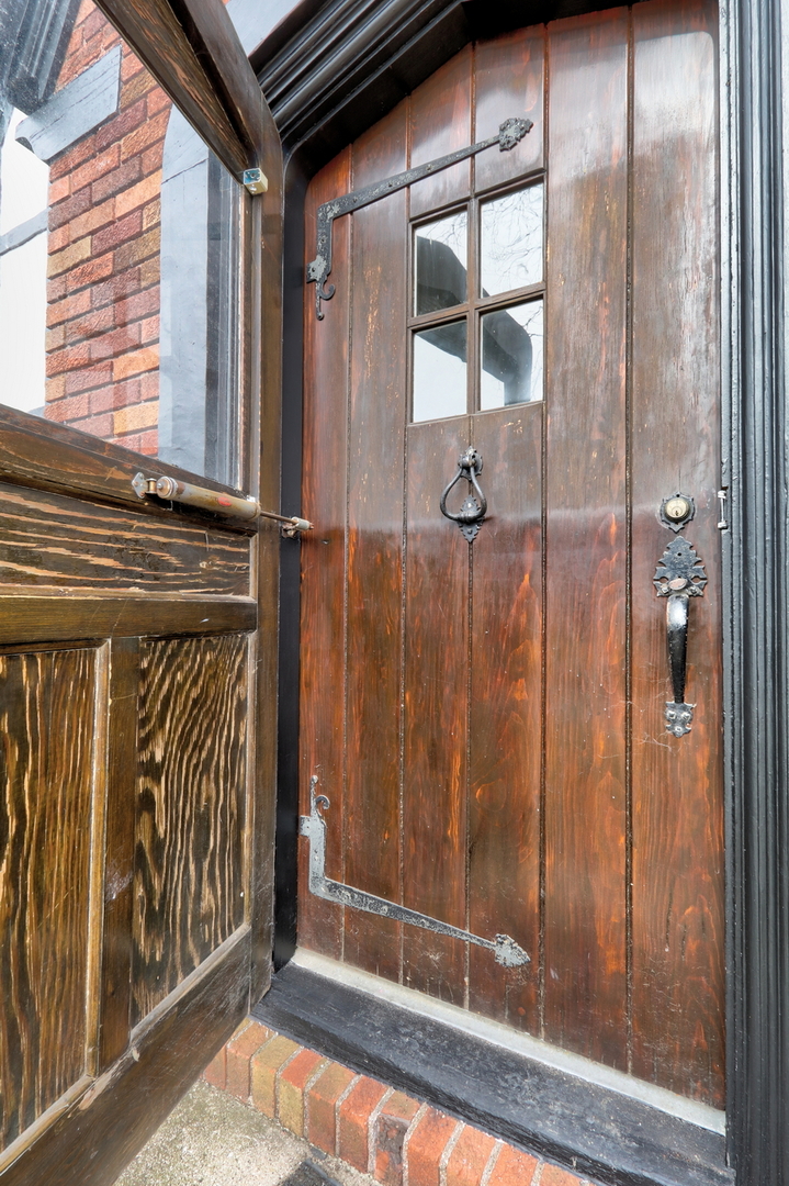 526 W Jackson Street, Woodstock, IL 60098