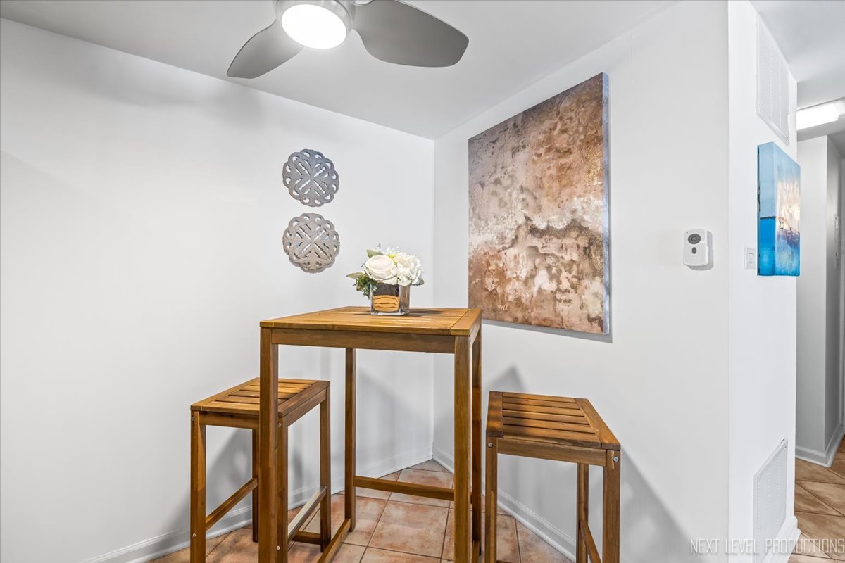 127 N Wolf Road #60A, Wheeling, IL 60090