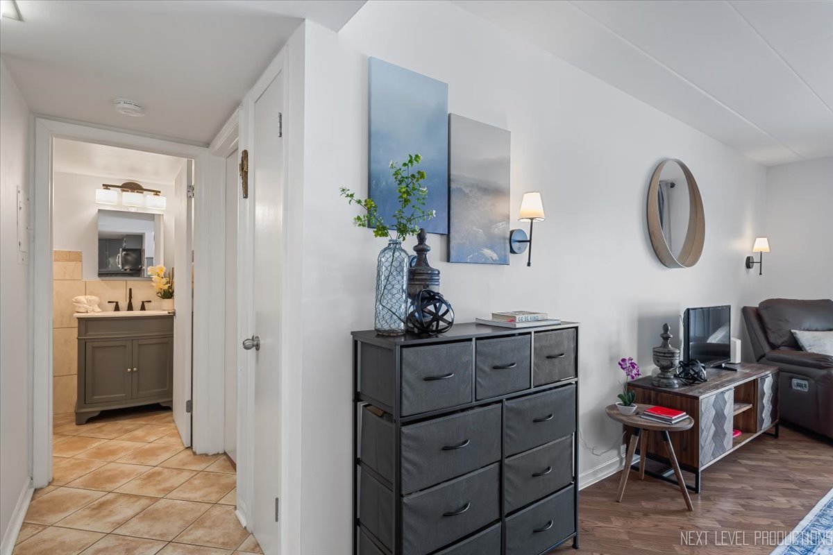 127 N Wolf Road #60A, Wheeling, IL 60090