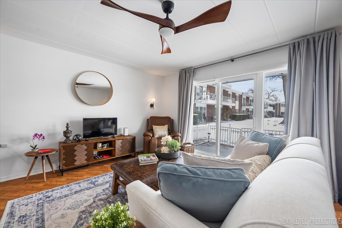 127 N Wolf Road #60A, Wheeling, IL 60090