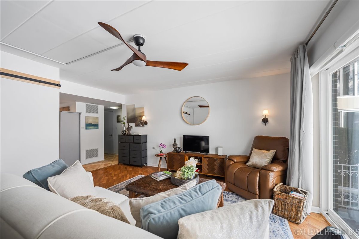 127 N Wolf Road #60A, Wheeling, IL 60090