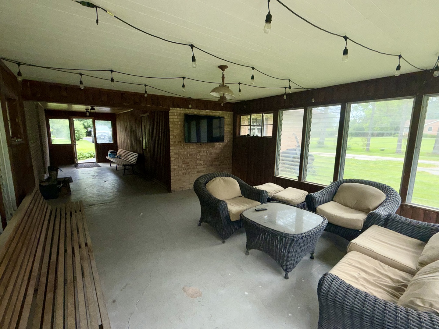 1270 Benson Lane, Green Oaks, IL 60048