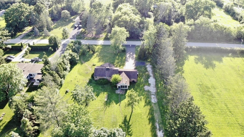 1270 Benson Lane, Green Oaks, IL 60048