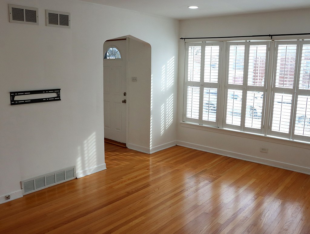 2718 S East Avenue, Berwyn, IL 60402