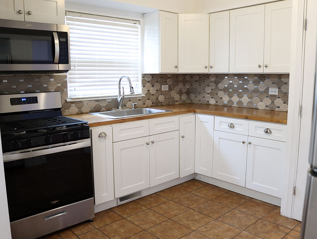 2718 S East Avenue, Berwyn, IL 60402