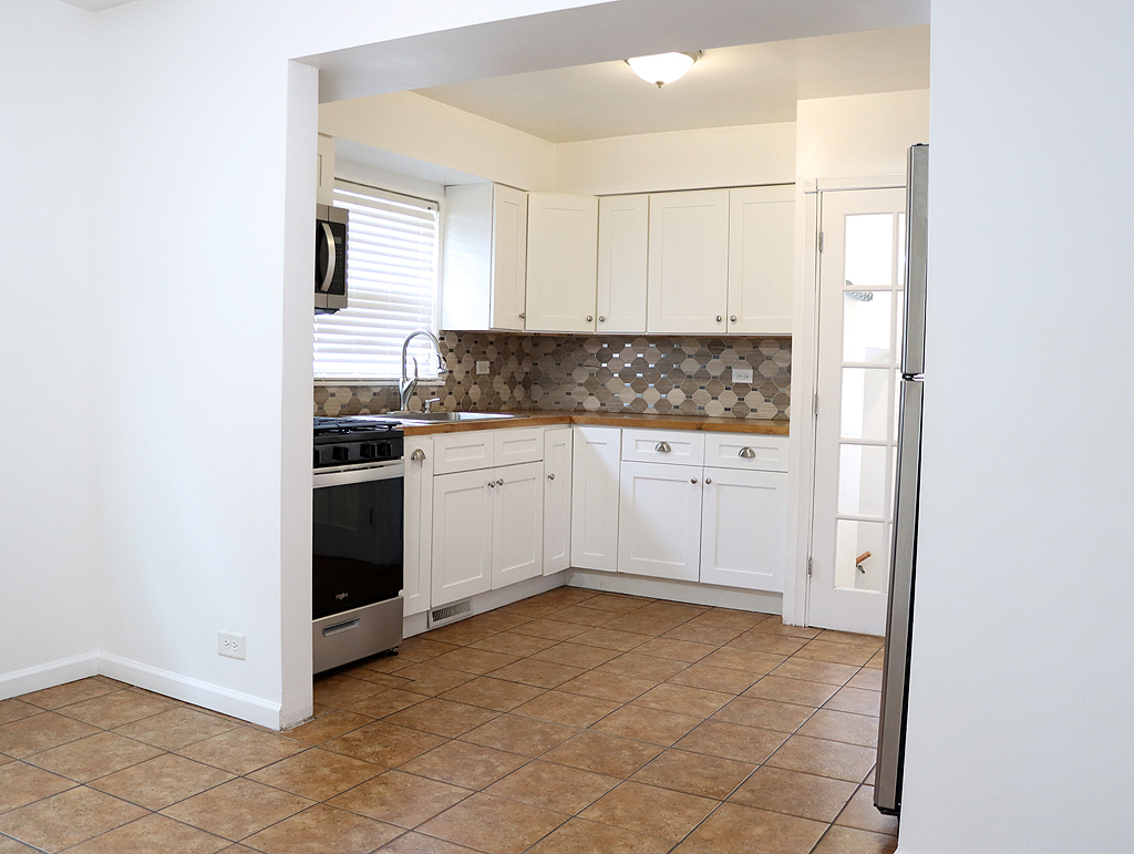 2718 S East Avenue, Berwyn, IL 60402