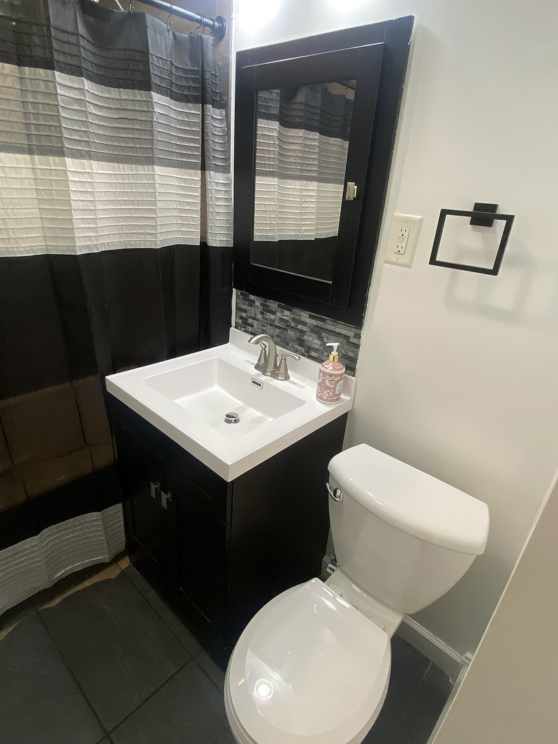 2718 S East Avenue, Berwyn, IL 60402