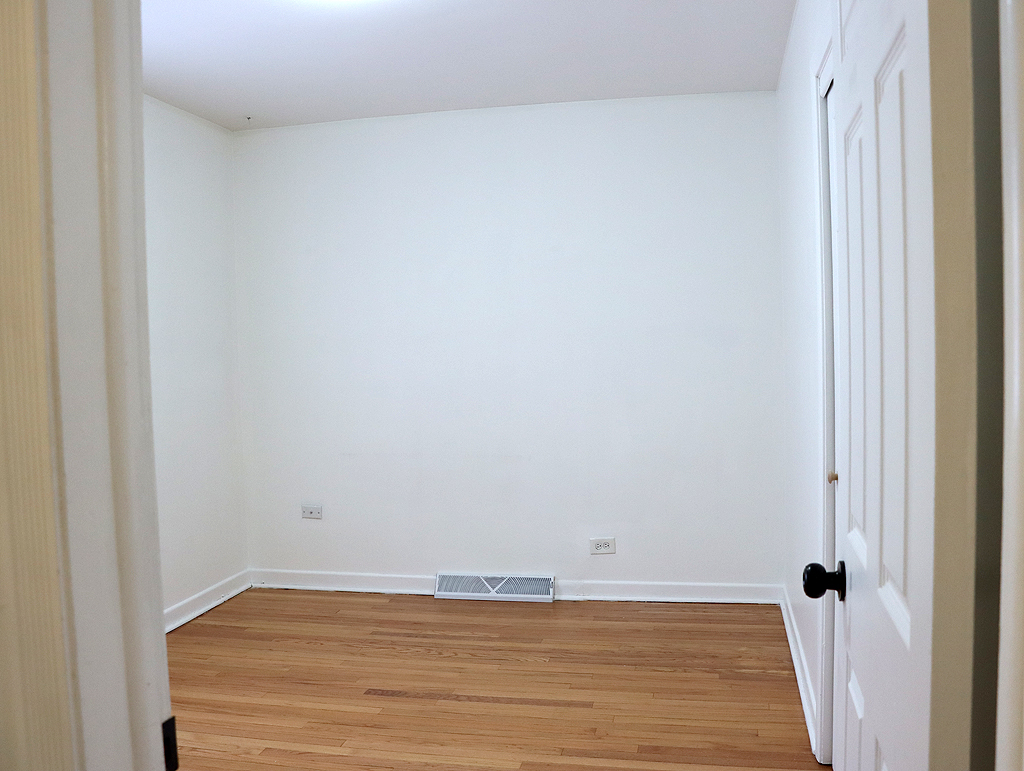 2718 S East Avenue, Berwyn, IL 60402