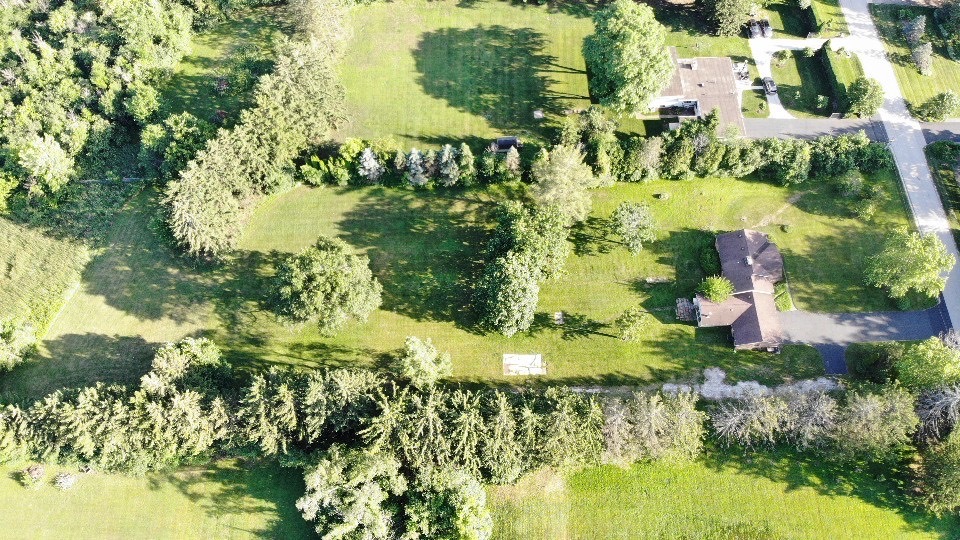 1270 Benson Lane, Green Oaks, IL 60048