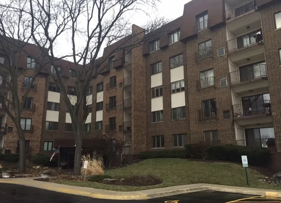 448 Raintree Court #1C, Glen Ellyn, IL 60137