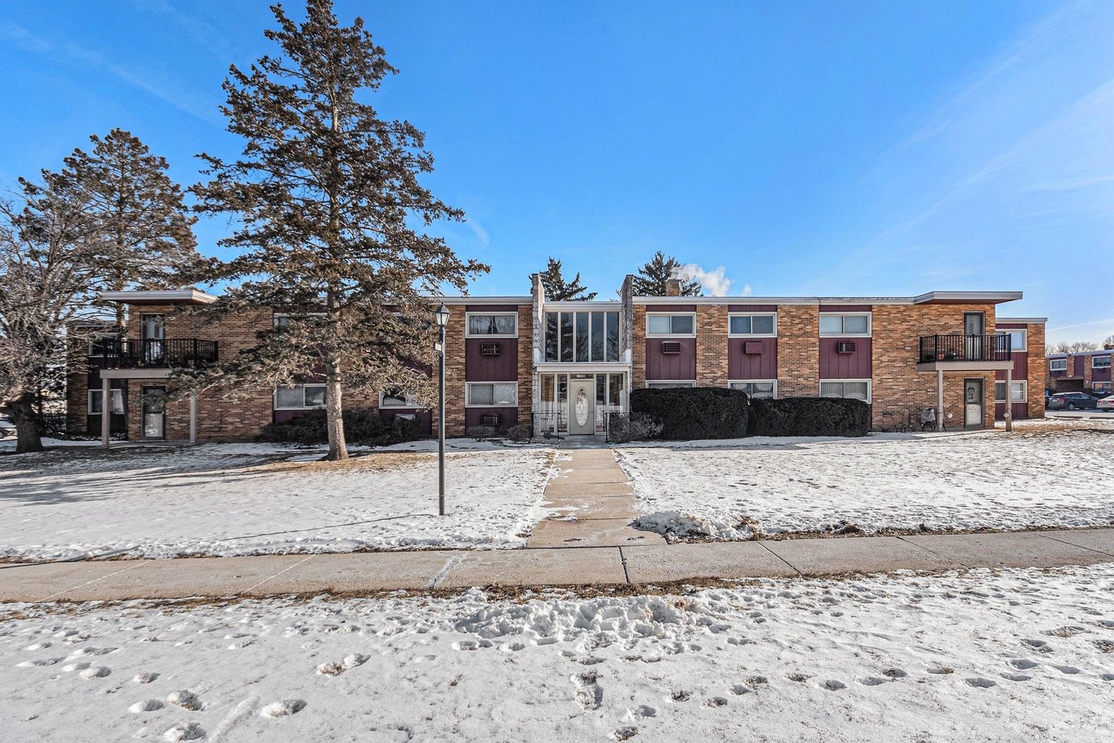 1320B Lore Lane #208, Lombard, IL 60148