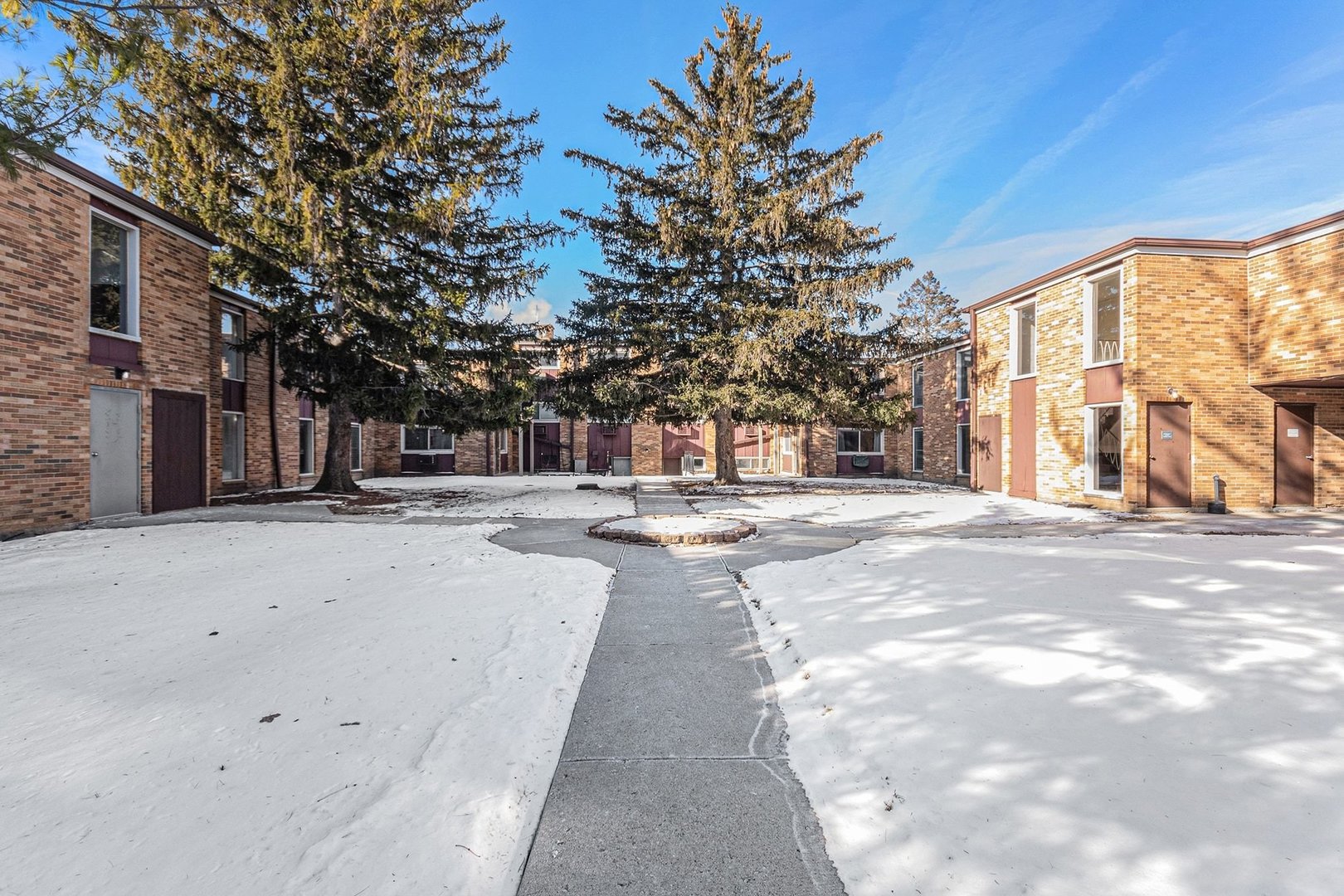 1320B Lore Lane #208, Lombard, IL 60148