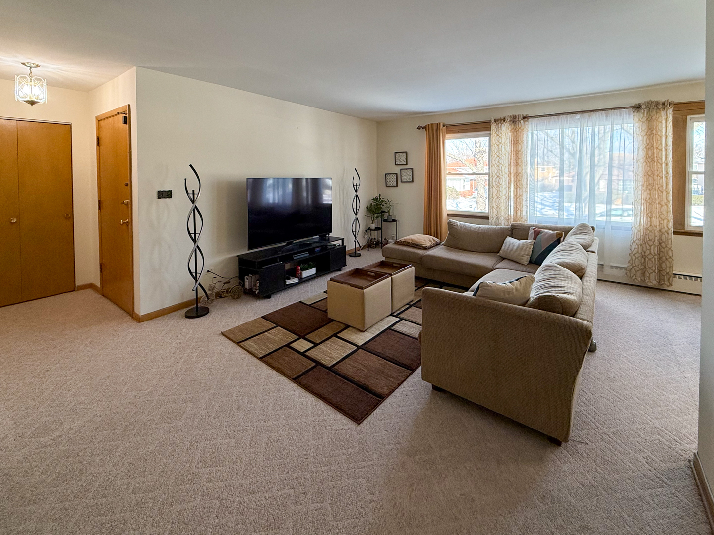 8027 W Churchill Avenue, Niles, IL 60714