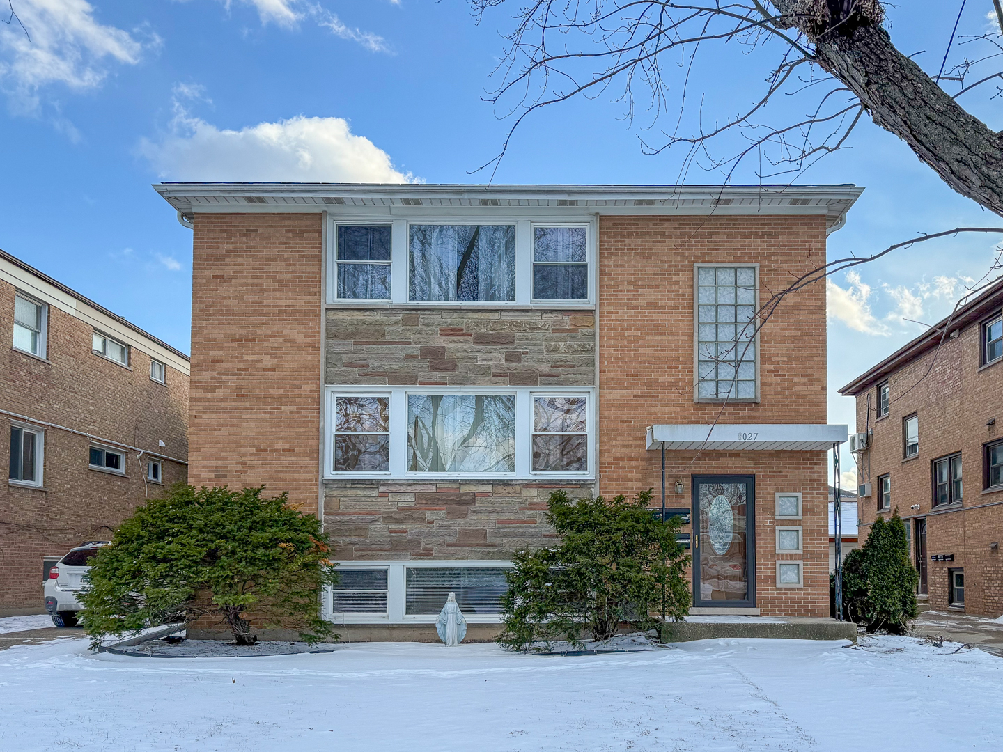 8027 W Churchill Avenue, Niles, IL 60714