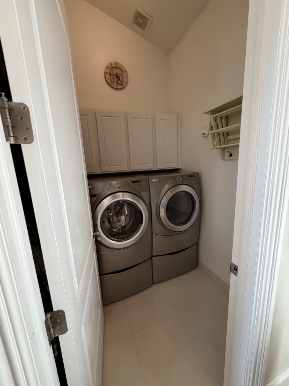 4 Sandstone Court, Le Claire, IA 52753