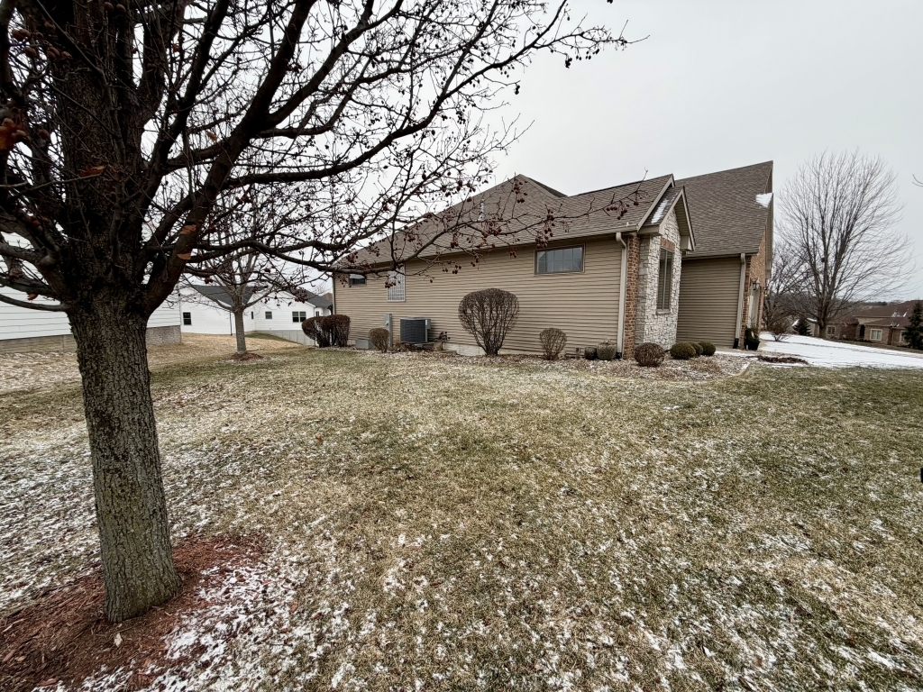 4 Sandstone Court, Le Claire, IA 52753