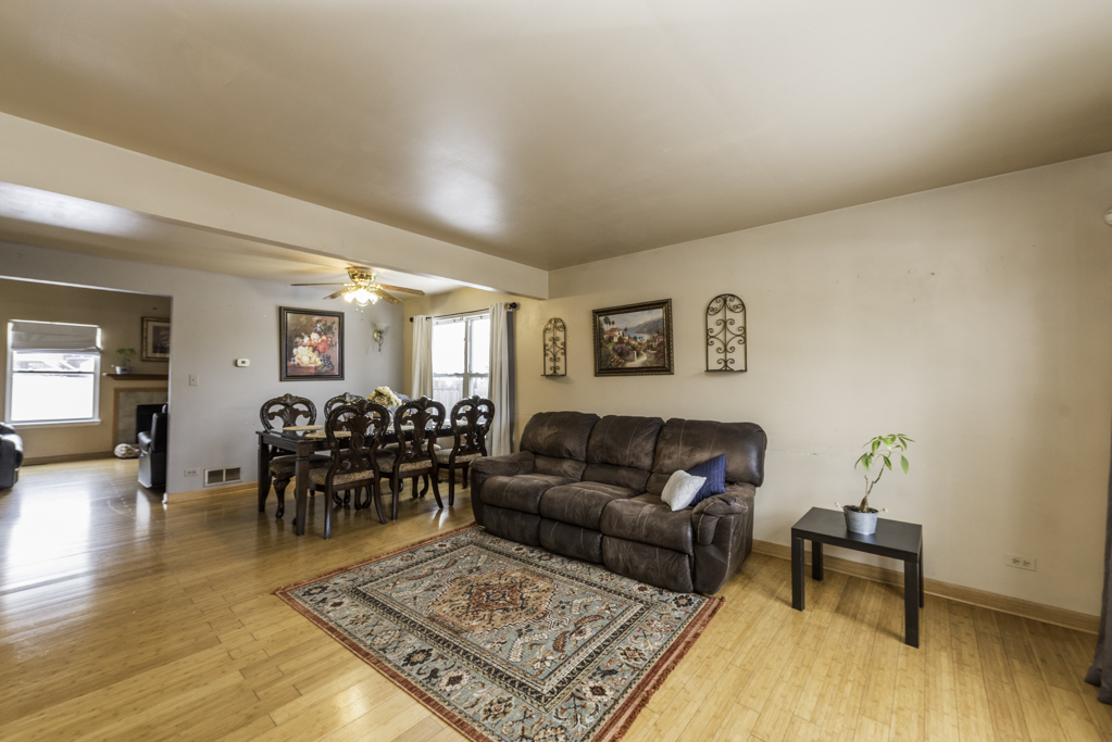 482 N Colony Drive, Round Lake Park, IL 60073