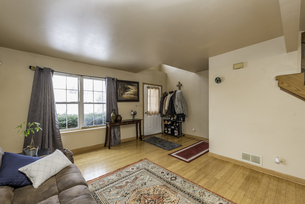 482 N Colony Drive, Round Lake Park, IL 60073