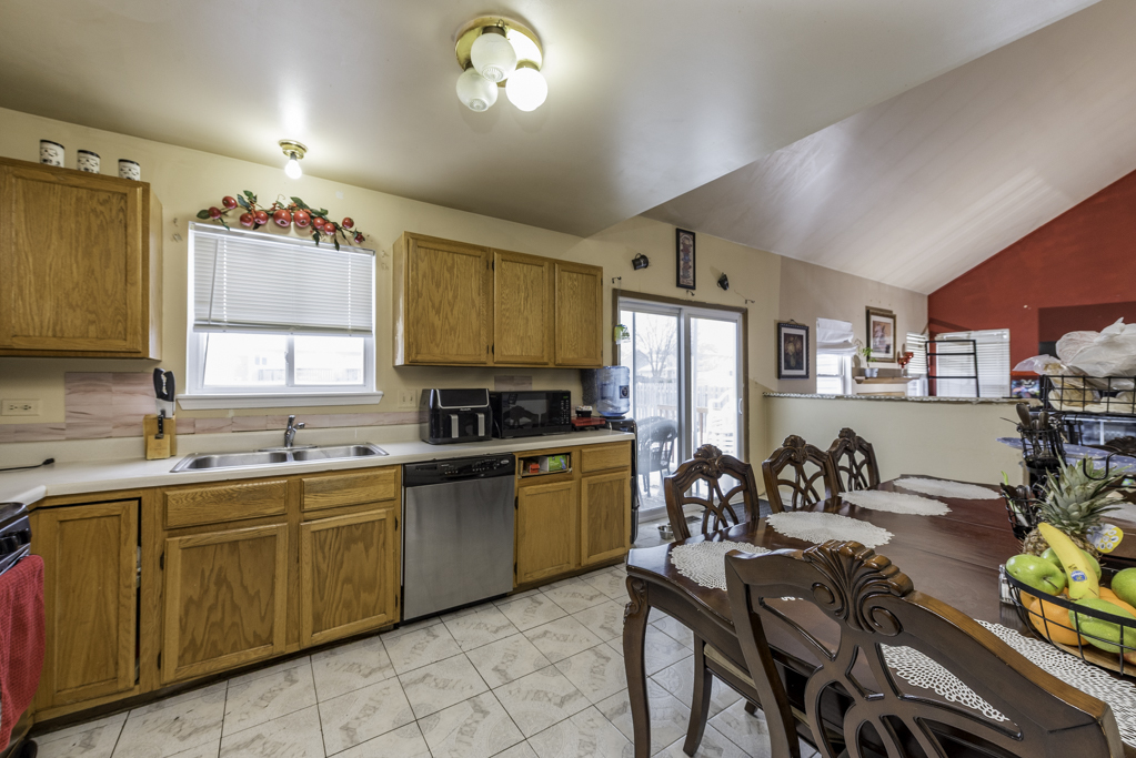 482 N Colony Drive, Round Lake Park, IL 60073